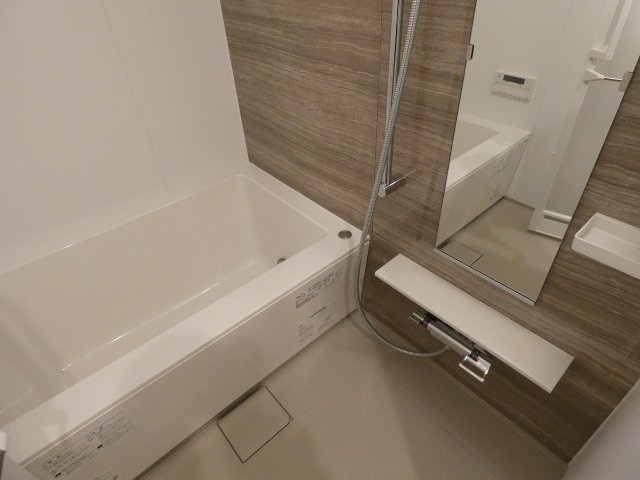 バス・シャワールーム　※反転タイプの写真を使用しています。