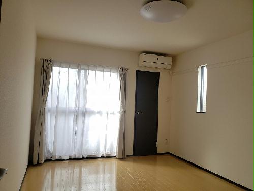 居室・リビング　エアコン・カーテン有り