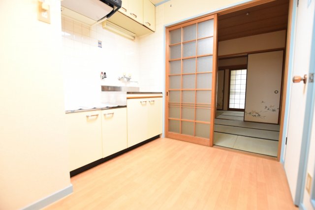 居室・リビング　画像は別号室。ご参考にどうぞ