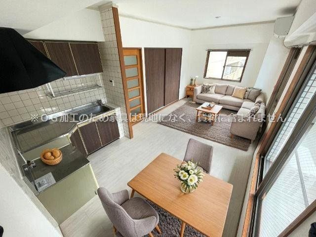 居室・リビング　※ＣＧ加工のため家具は現地になく、賃料に含まれません。