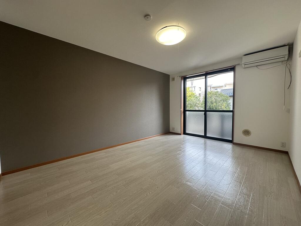 居室・リビング　※工事前の為別部屋の写真です。