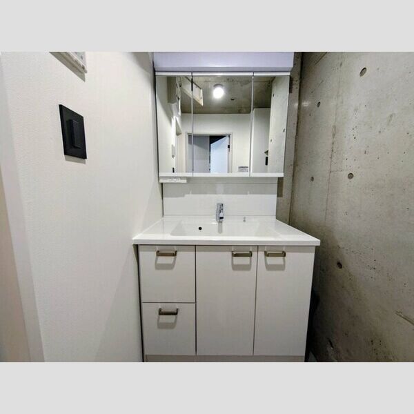 洗面設備　室内イメージ（同シリーズ内装写真）