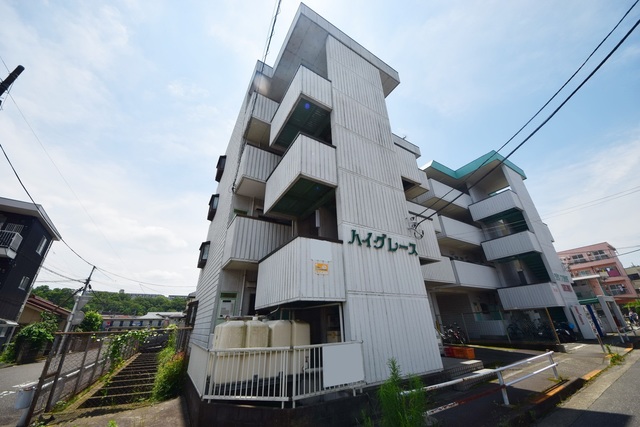 建物外観　～落ち着いた住宅地に立地します～