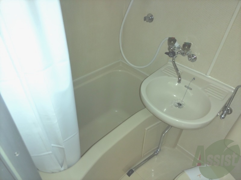 バス・シャワールーム　浴室は綺麗でゆったりとお過ごしいただけます。