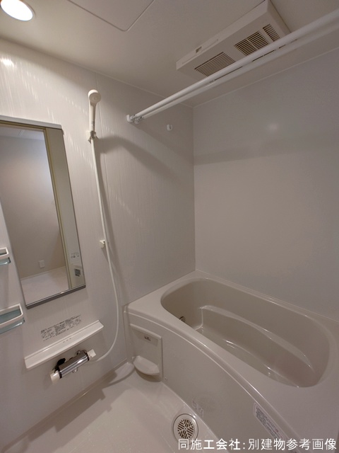 バス・シャワールーム　嬉しい追い焚き・浴室乾燥機付きです♪※同仕様