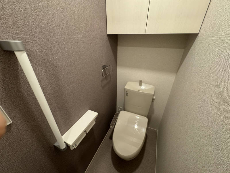 トイレ　※同メーカー施工イメージです