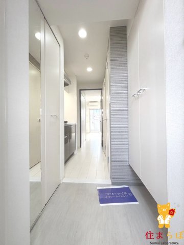 玄関　「気になったら、LINEで気軽に相談できますよ。」