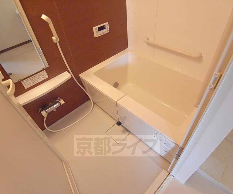 バス・シャワールーム　広々としたお風呂です。