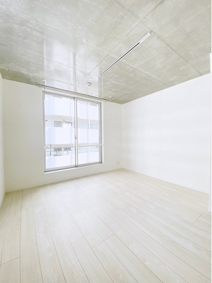 居室・リビング　こちらのリビングで趣味の時間をお楽しみください♪