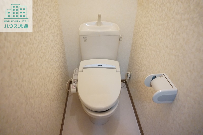 トイレ　※写真は別号室のものを使用