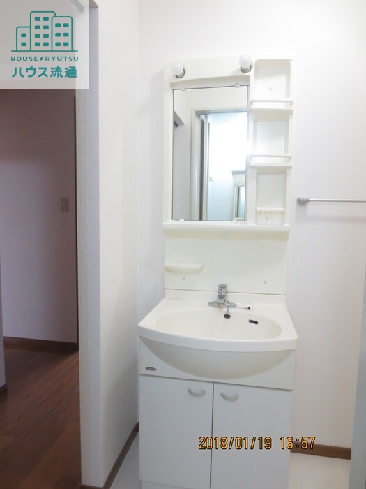 洗面設備　※写真は別号室のものを使用