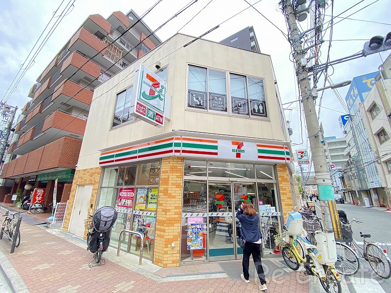 コンビニ　セブンイレブン大阪日本橋東3丁目店（コンビニ）まで306m