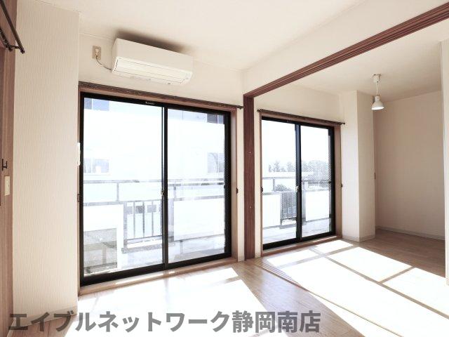 居室・リビング　ゆったりとした居間です