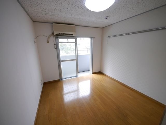 居室・リビング　★日当たりのよいお部屋ですよ★