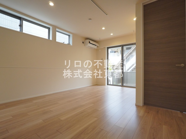 居室・リビング　採光と通風に優れた、開放感溢れるリビングダイニング♪