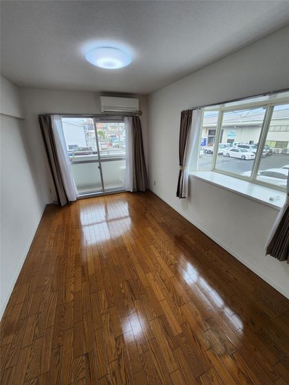 居室・リビング　※他号室の写真です