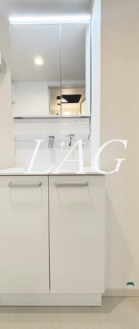 洗面設備　独立洗面台です。（同仕様設備です。）