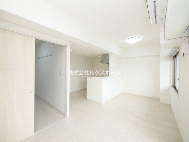 居室・リビング　こちらの居間で趣味の時間をお楽しみください