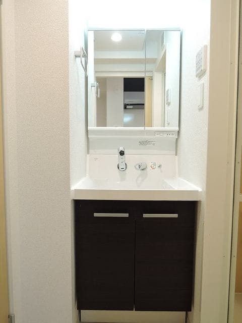 洗面設備　※同タイプ画像