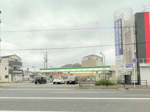 コンビニ　ファミリーマート 箕面稲店（コンビニ）まで557m