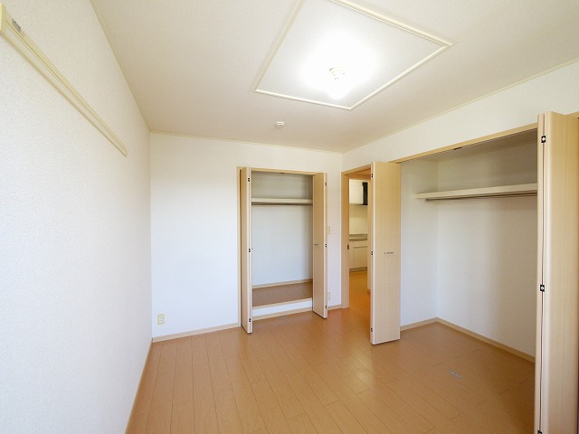 その他部屋・スペース　広くて明るい寝室