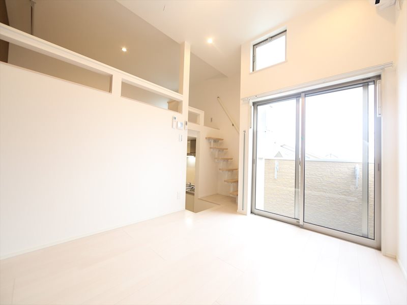 バルコニー　洋室6.3帖　ロフト6.2帖　エアコン付