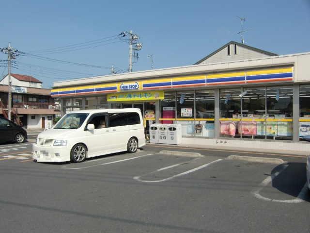 コンビニ　ミニストップ深谷桜ケ丘店（コンビニ）まで412m