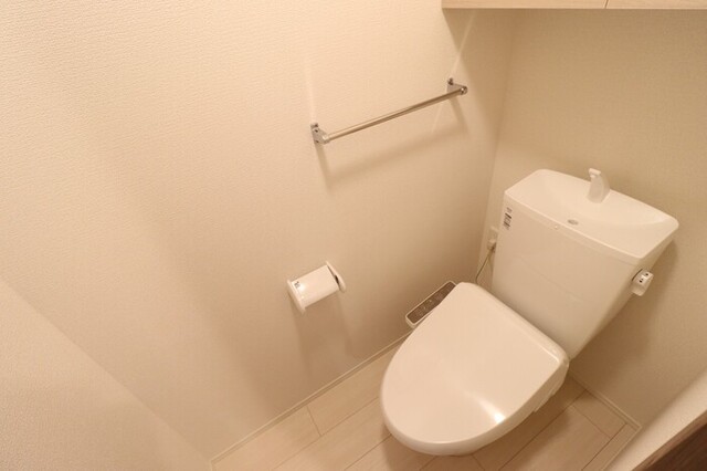 トイレ　温水洗浄暖房便座