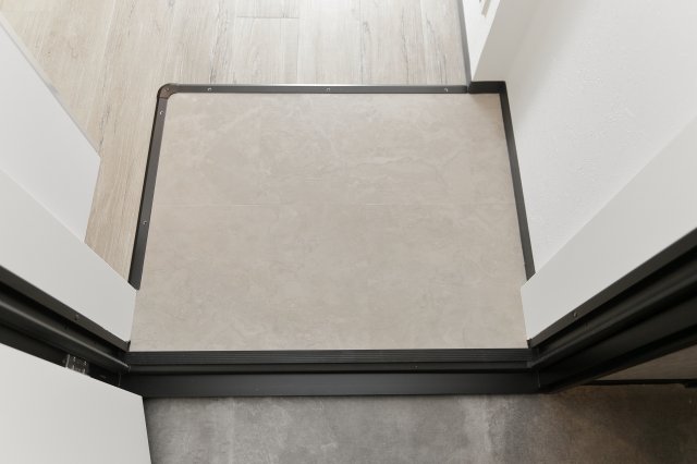 玄関　同建物の同タイプ