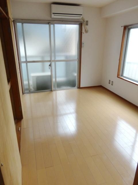 居室・リビング　★角部屋２面採光★