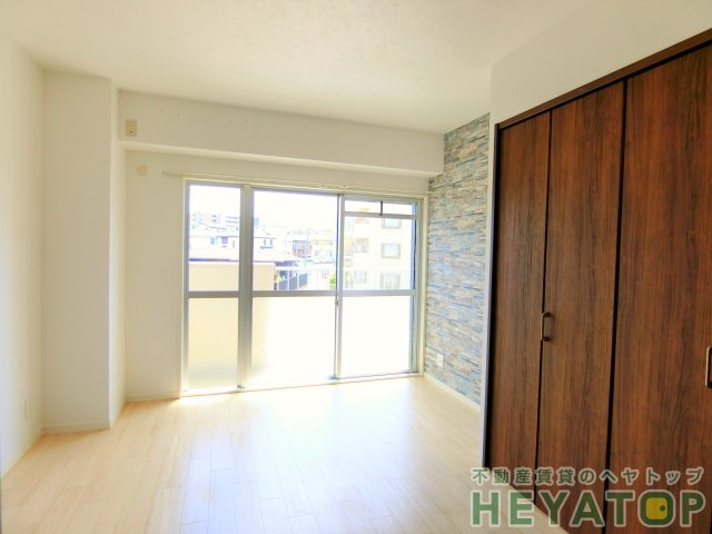 居室・リビング　広々とした日当りのよいＬＤＫ１４.５帖（改装前写真使用）