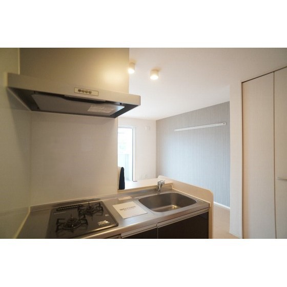 キッチン　※同仕様、別の部屋の写真です