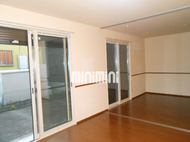 玄関　靴箱あります