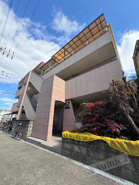 建物外観　スマートに佇むお家。毎日が楽しくなります。