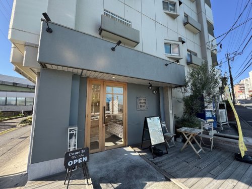 飲食店　カレーパンカレー日和（飲食店）まで915m