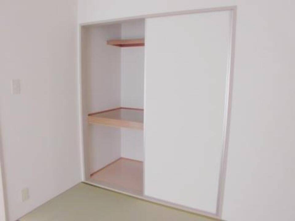 収納　押入れ