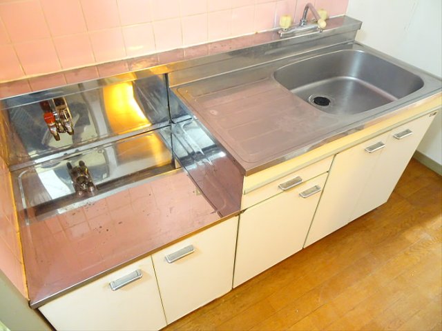 キッチン　コンパクトなキッチンで掃除もラクラク