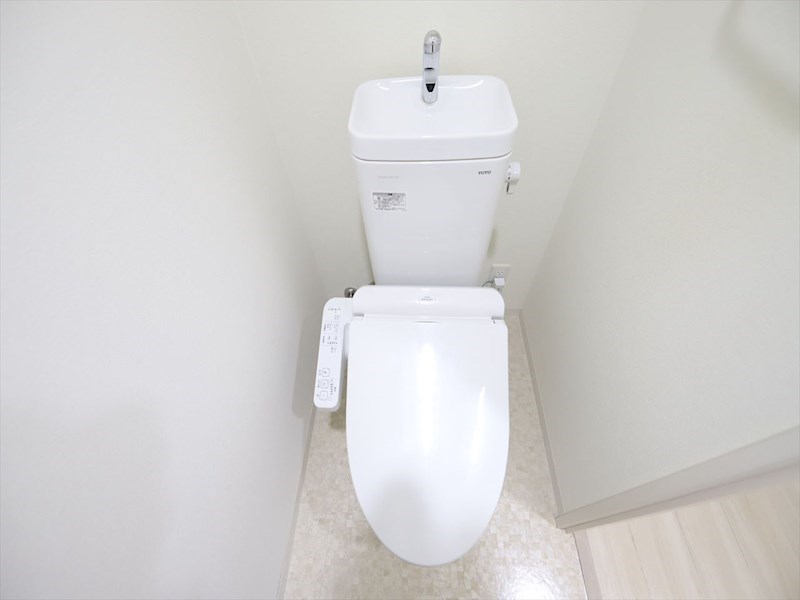 トイレ　温水洗浄暖房便座付トイレ