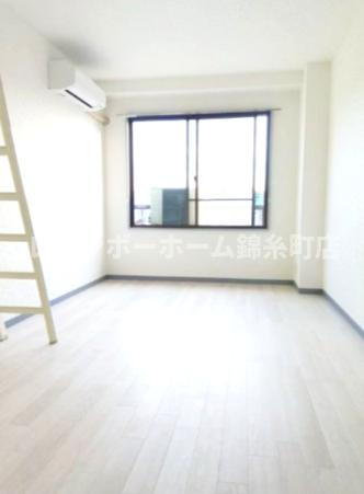 居室・リビング　※別部屋参照写真となります。