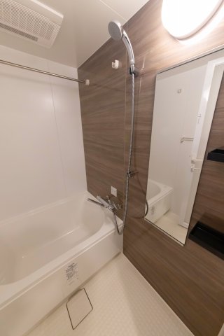 バス・シャワールーム　コンパクトで使いやすいお風呂です