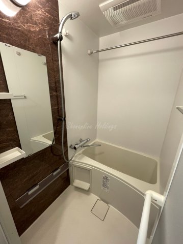 バス・シャワールーム　清潔感のあるお風呂です♪