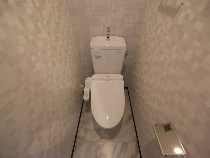 トイレ　温水洗浄暖房便座付トイレ