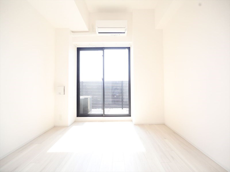 バルコニー　洋室6.4帖　エアコン完備　クローゼット付　バルコニー