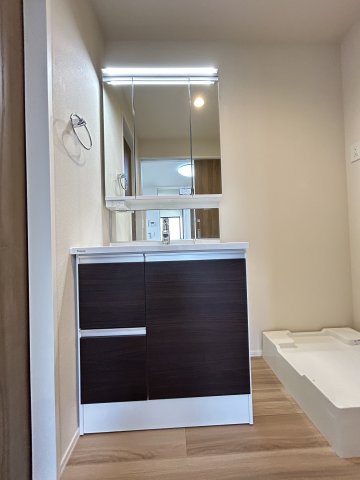 洗面設備　ゆったりとスペースのある洗面所