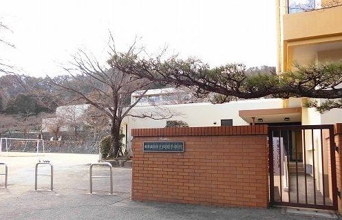 小学校　向原小学校（小学校）まで550m