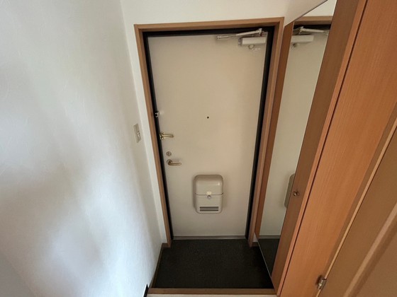 玄関　※別部屋の写真です