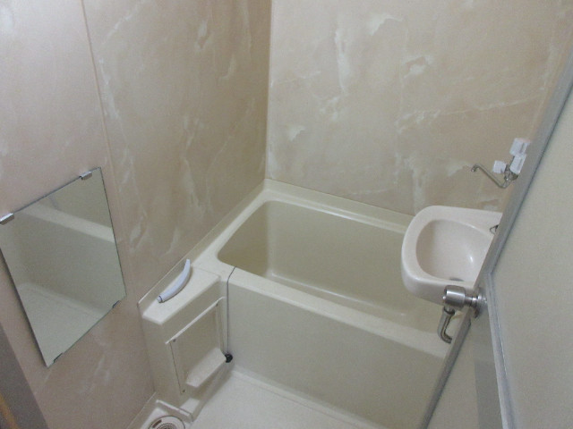 バス・シャワールーム　ｂ天野バス