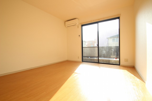 居室・リビング　別号室の写真です