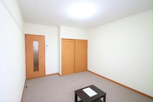 居室・リビング　新入学生には安心！家具家電付で、すぐに新生活をスタート！