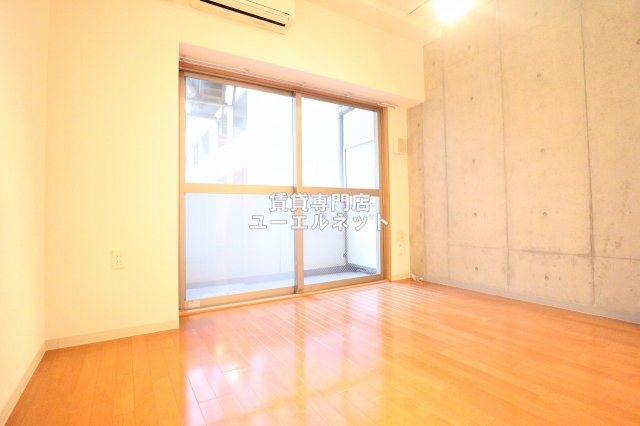 居室・リビング　ゆったりとくつろげる、落ち着きのある居室空間です